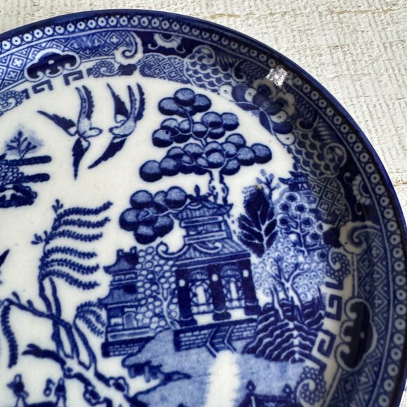 Vintage Blue Willow Trinket Dish - Blue and White Scenic Pottery Plate - Picture 6 of 9